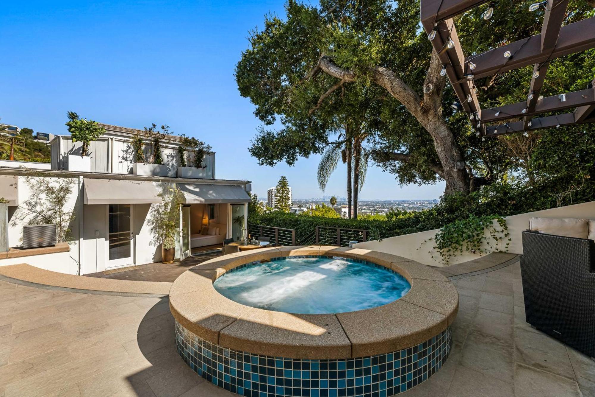 Appartamento West Hollywood Hills Jacuzzi And Beautiful View Los Angeles Esterno foto