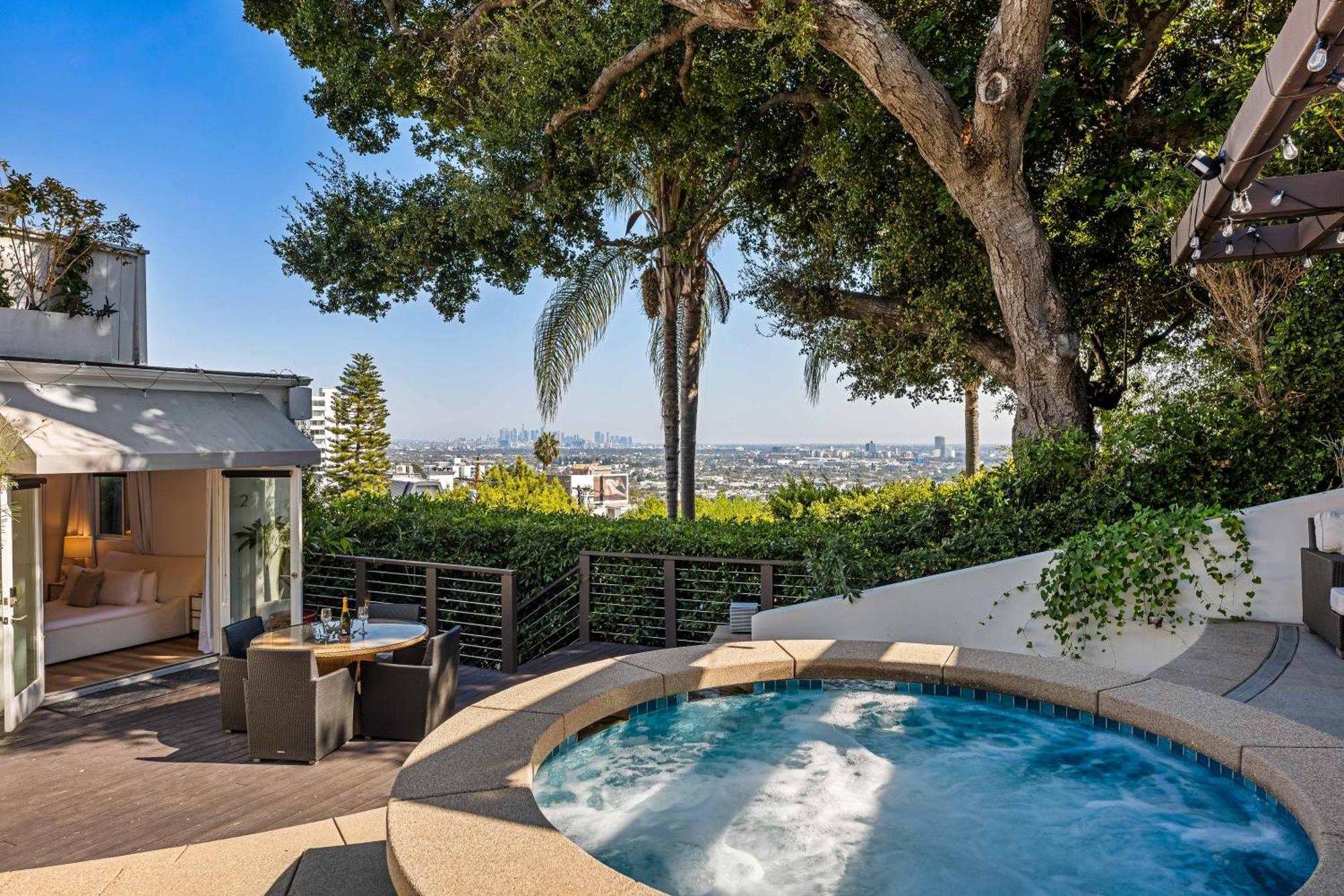 Appartamento West Hollywood Hills Jacuzzi And Beautiful View Los Angeles Esterno foto