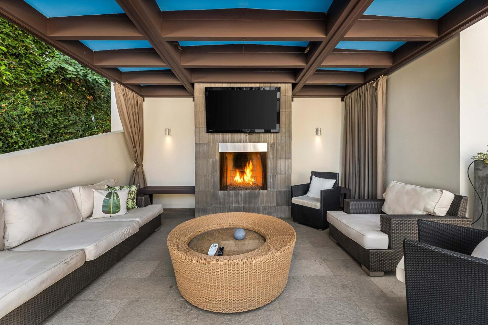 Appartamento West Hollywood Hills Jacuzzi And Beautiful View Los Angeles Esterno foto